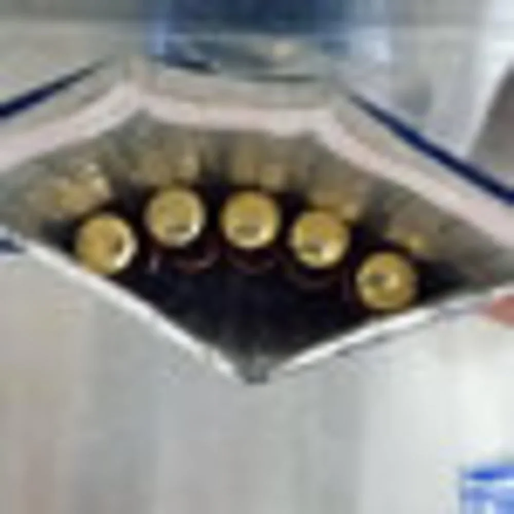 Metallic Bubble Mailer, Gold Lips - Picture 3 of 7